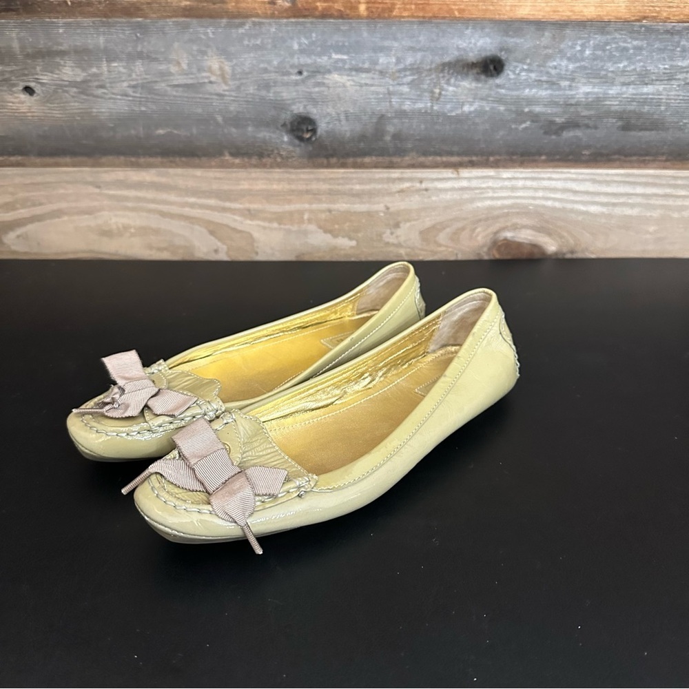 Women’s Pale Yellow Bow Moccasin Flats